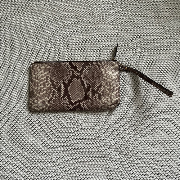 Micheal Kors Wristlet - Picture 2 of 4